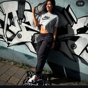 Nike Black Tapered Sweatpants with Drawstring Size M